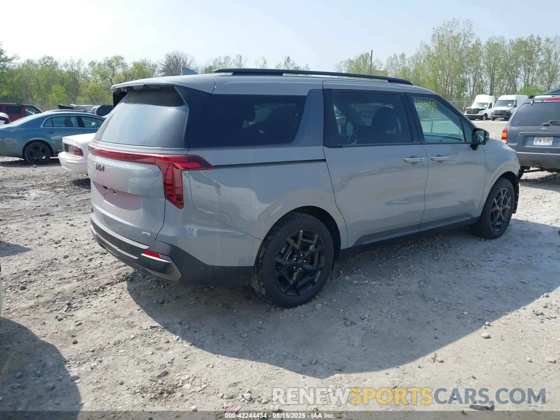 4 fotografías del automóvil dañado KNDNE5KA8S6042829 KIA CARNIVAL MPV HYBRID 2025