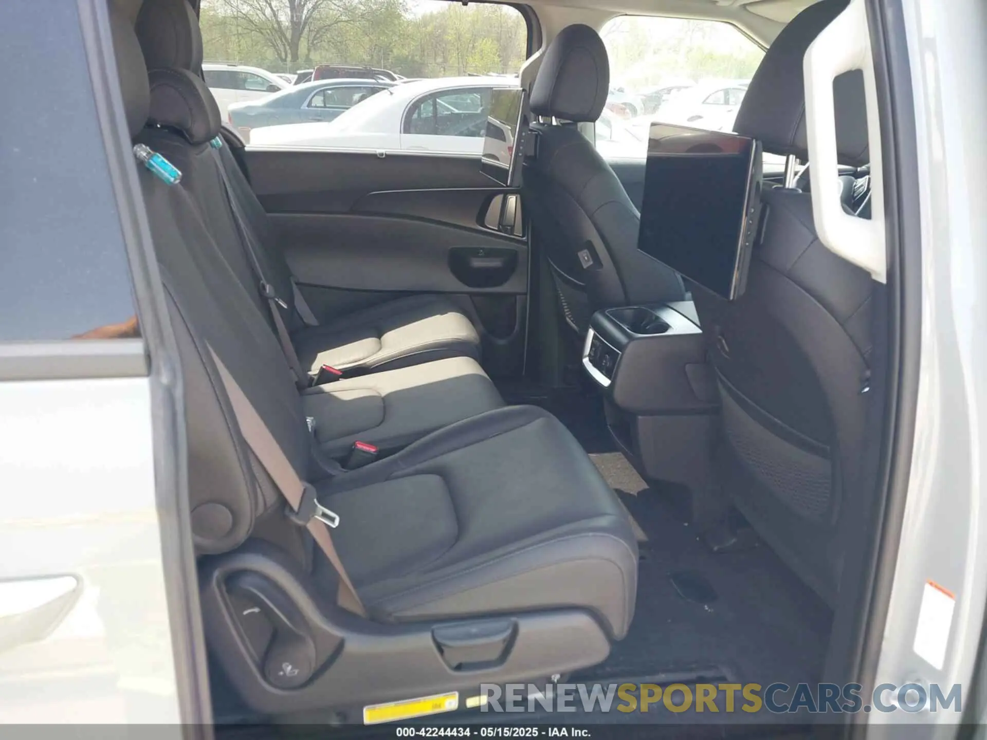 8 fotografías del automóvil dañado KNDNE5KA8S6042829 KIA CARNIVAL MPV HYBRID 2025