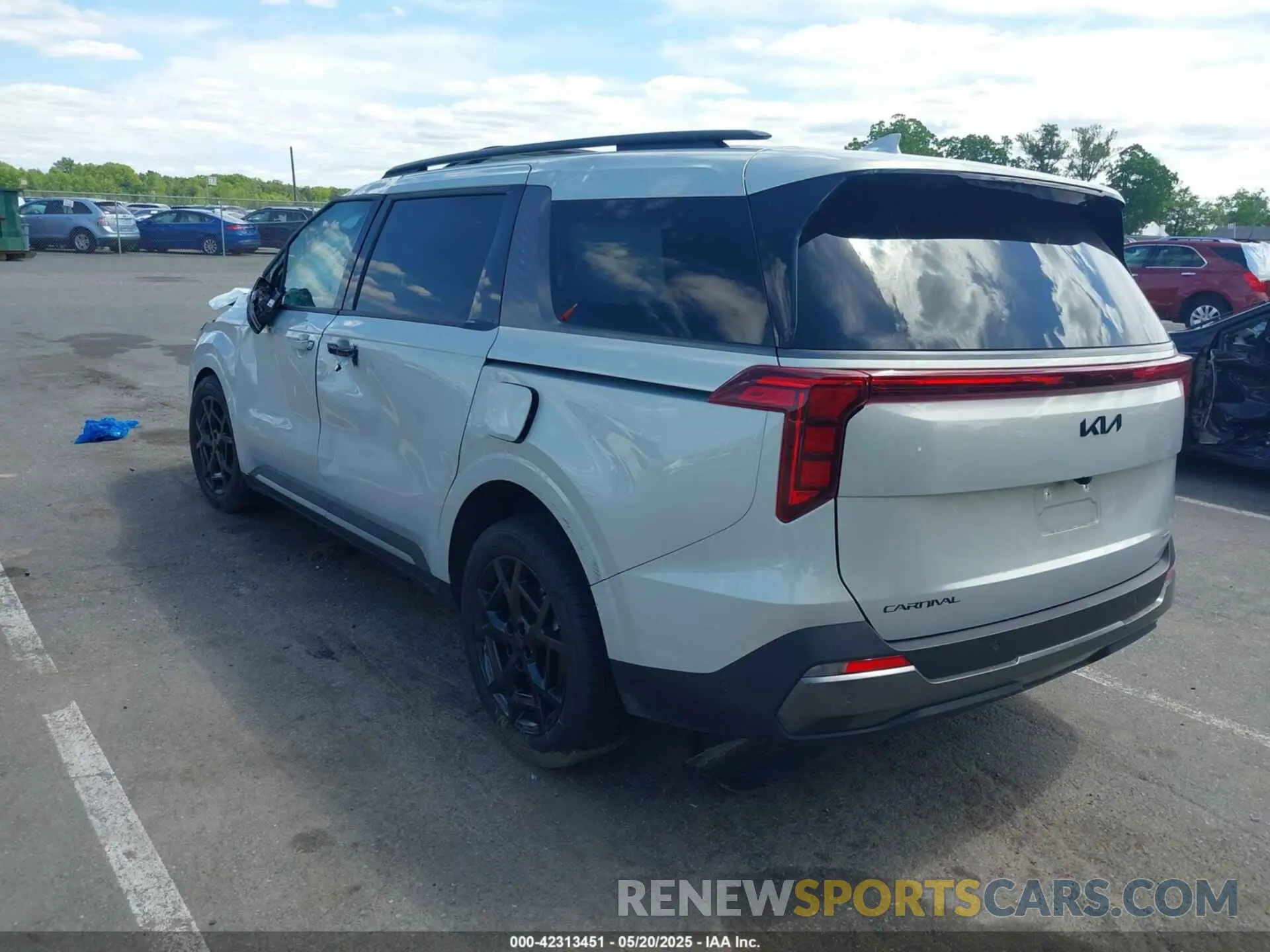 3 fotografías del automóvil dañado KNDNE5KA9S6030950 KIA CARNIVAL MPV HYBRID 2025