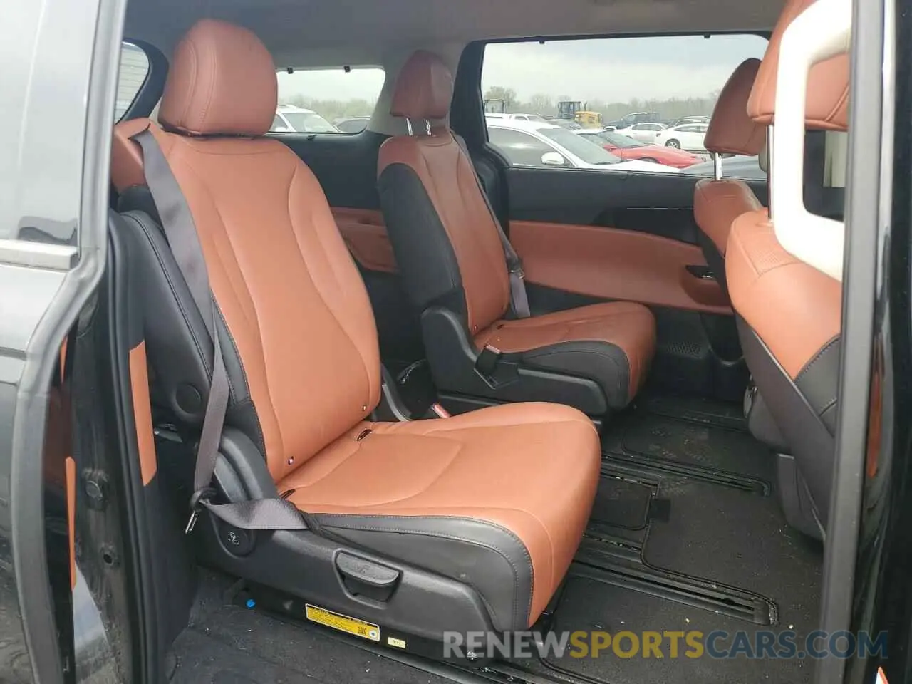 11 fotografías del automóvil dañado KNDNE5H37R6341179 KIA CARNIVAL S 2024
