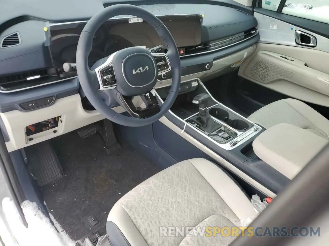 8 fotografías del automóvil dañado KNDNE5K33S6504361 KIA CARNIVAL S 2025