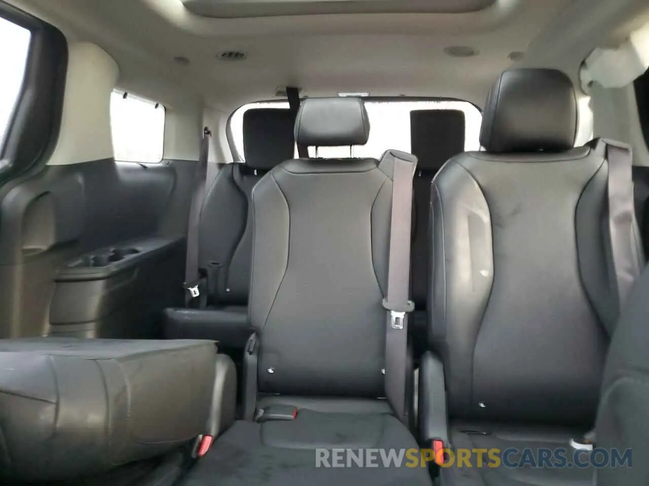 10 fotografías del automóvil dañado KNDNE5K34S6464842 KIA CARNIVAL S 2025