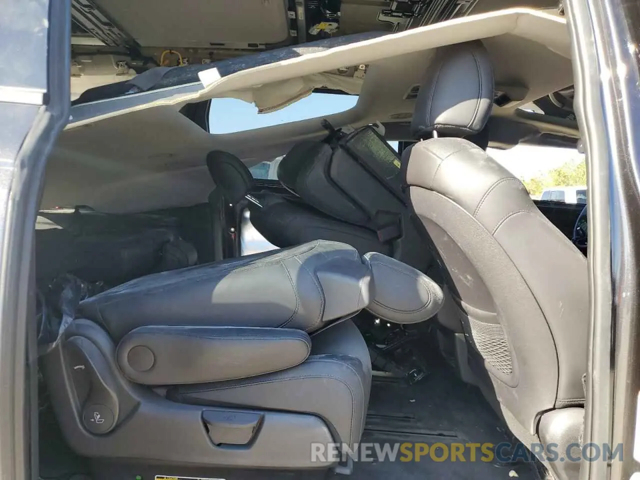 11 fotografías del automóvil dañado KNDNE5K38S6461393 KIA CARNIVAL S 2025