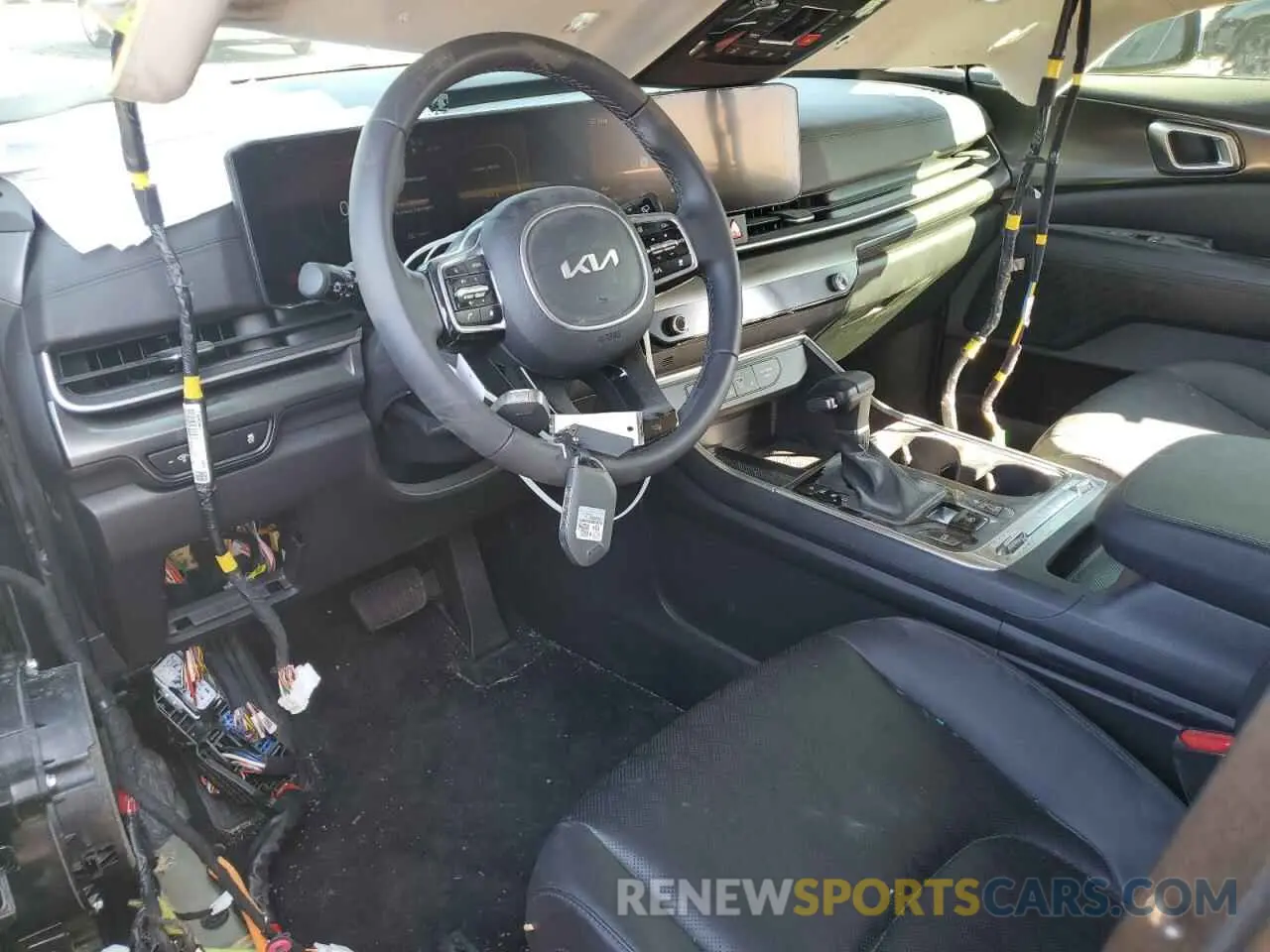 8 fotografías del automóvil dañado KNDNE5K38S6461393 KIA CARNIVAL S 2025