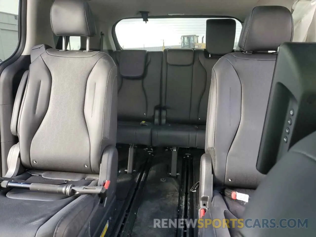 10 fotografías del automóvil dañado KNDNE5KA0S6031310 KIA CARNIVAL S 2025