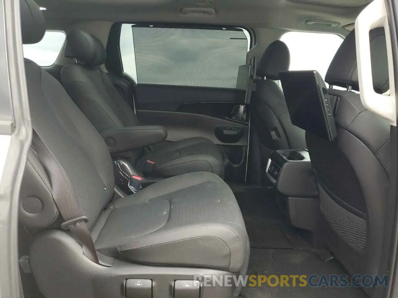 11 fotografías del automóvil dañado KNDNE5KA1S6030120 KIA CARNIVAL S 2025