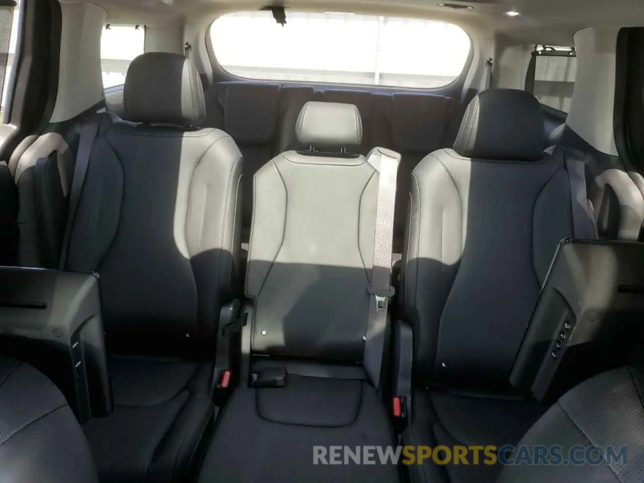 10 fotografías del automóvil dañado KNDNE5KA2S6032782 KIA CARNIVAL S 2025
