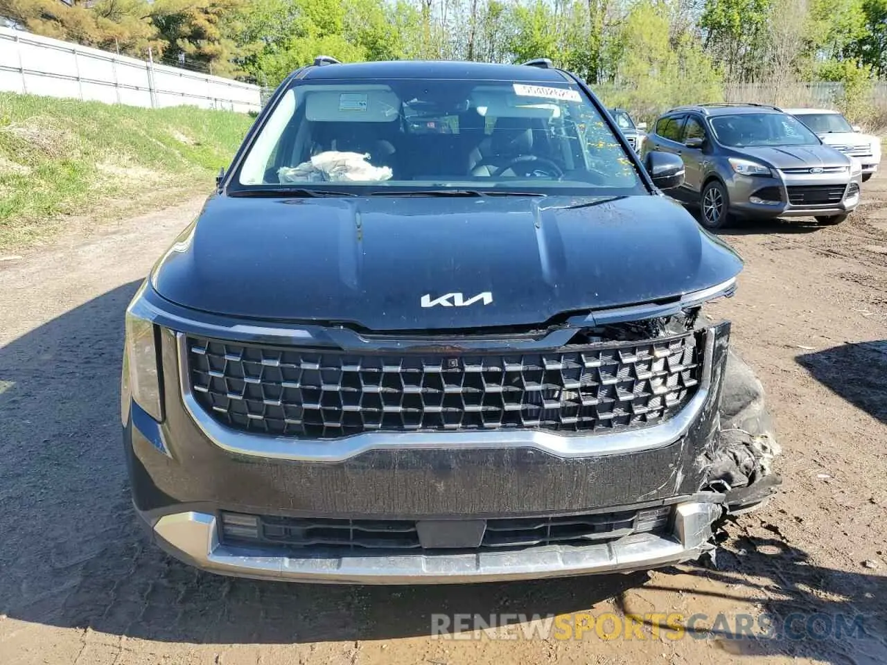 5 fotografías del automóvil dañado KNDNE5KAXS6042184 KIA CARNIVAL S 2025