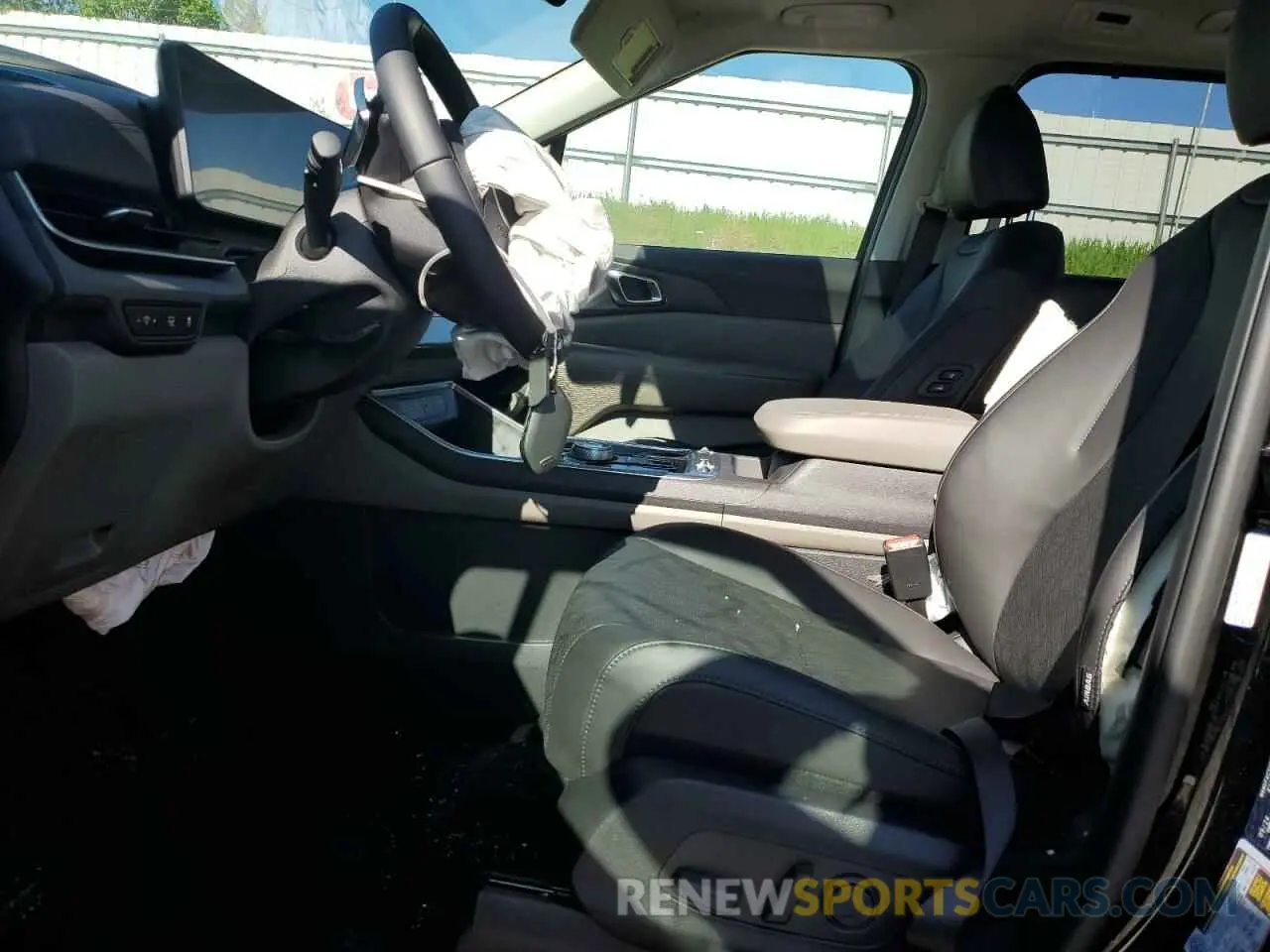 7 fotografías del automóvil dañado KNDNE5KAXS6042184 KIA CARNIVAL S 2025