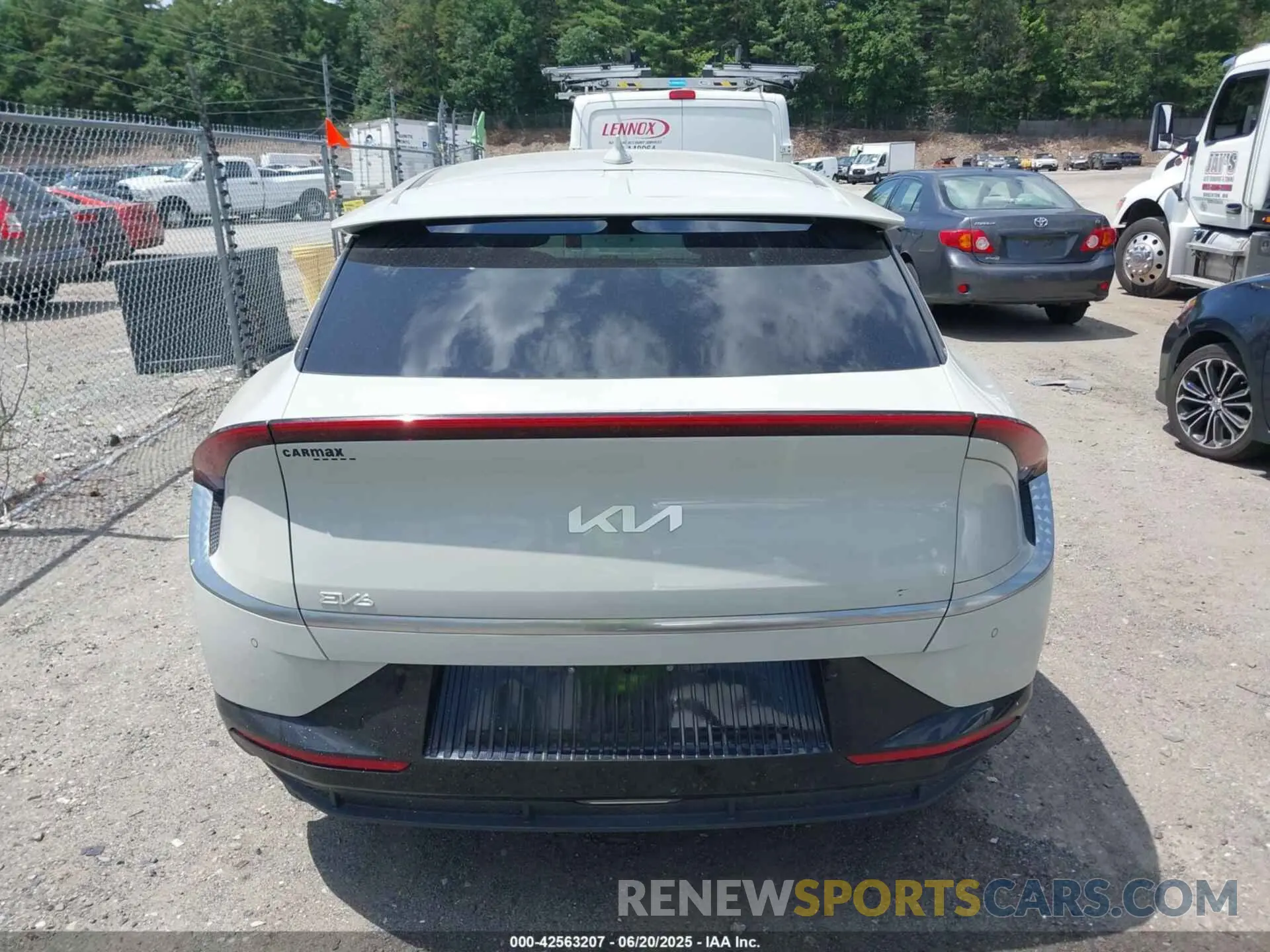 17 fotografías del automóvil dañado KNDC34LA6N5034535 KIA EV6 2022