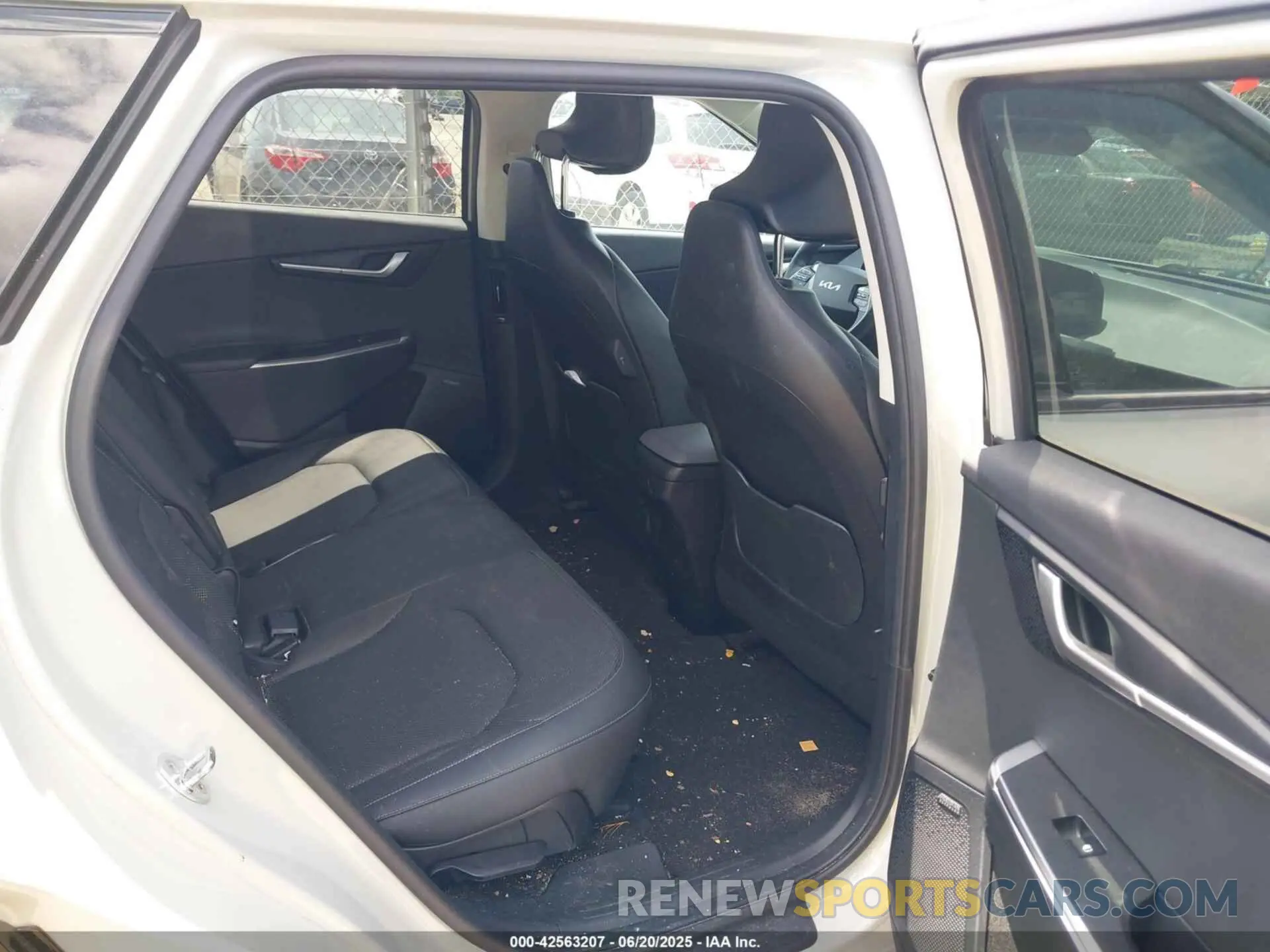 8 fotografías del automóvil dañado KNDC34LA6N5034535 KIA EV6 2022