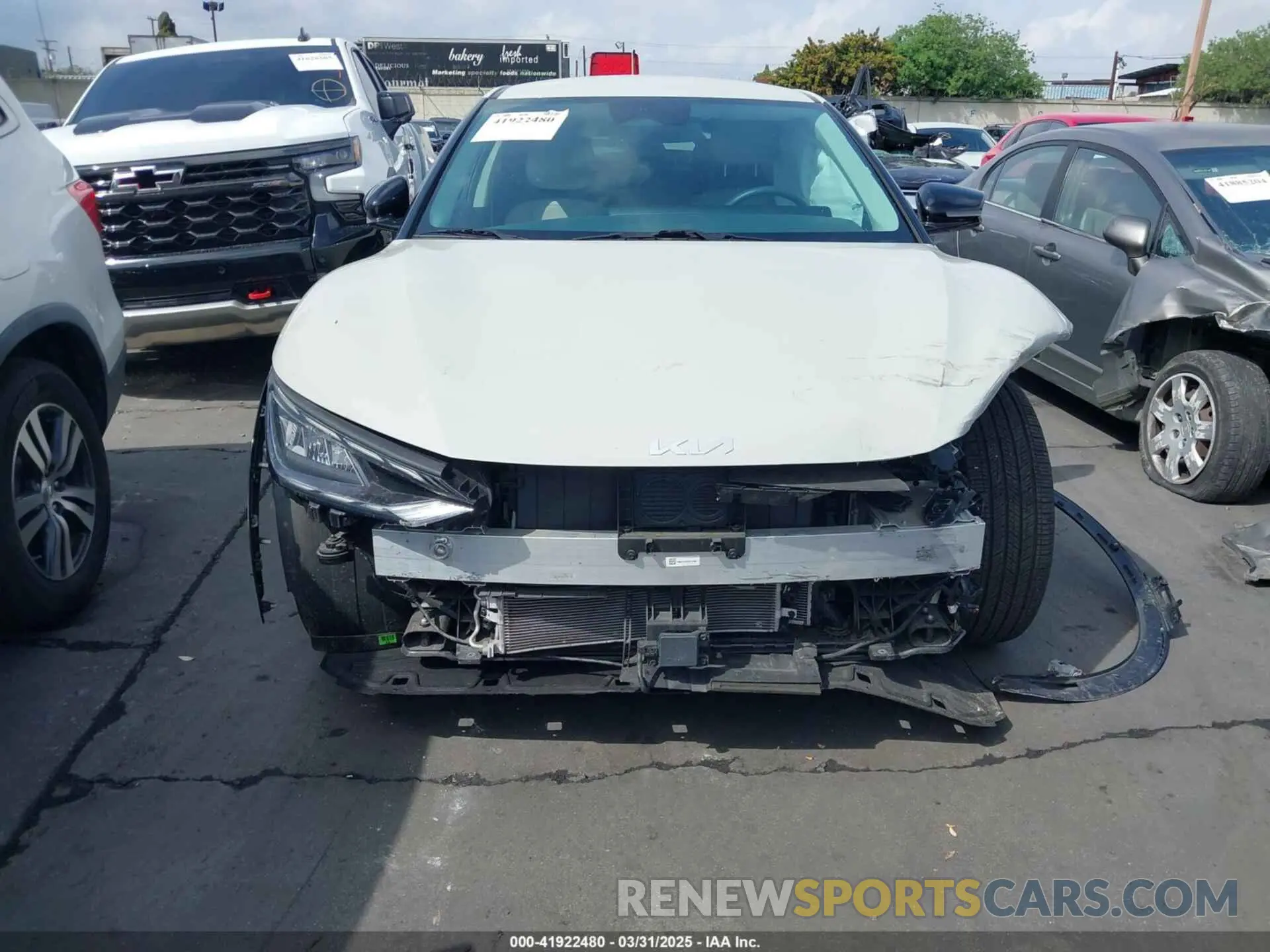 12 fotografías del automóvil dañado KNDC34LA8N5047206 KIA EV6 2022