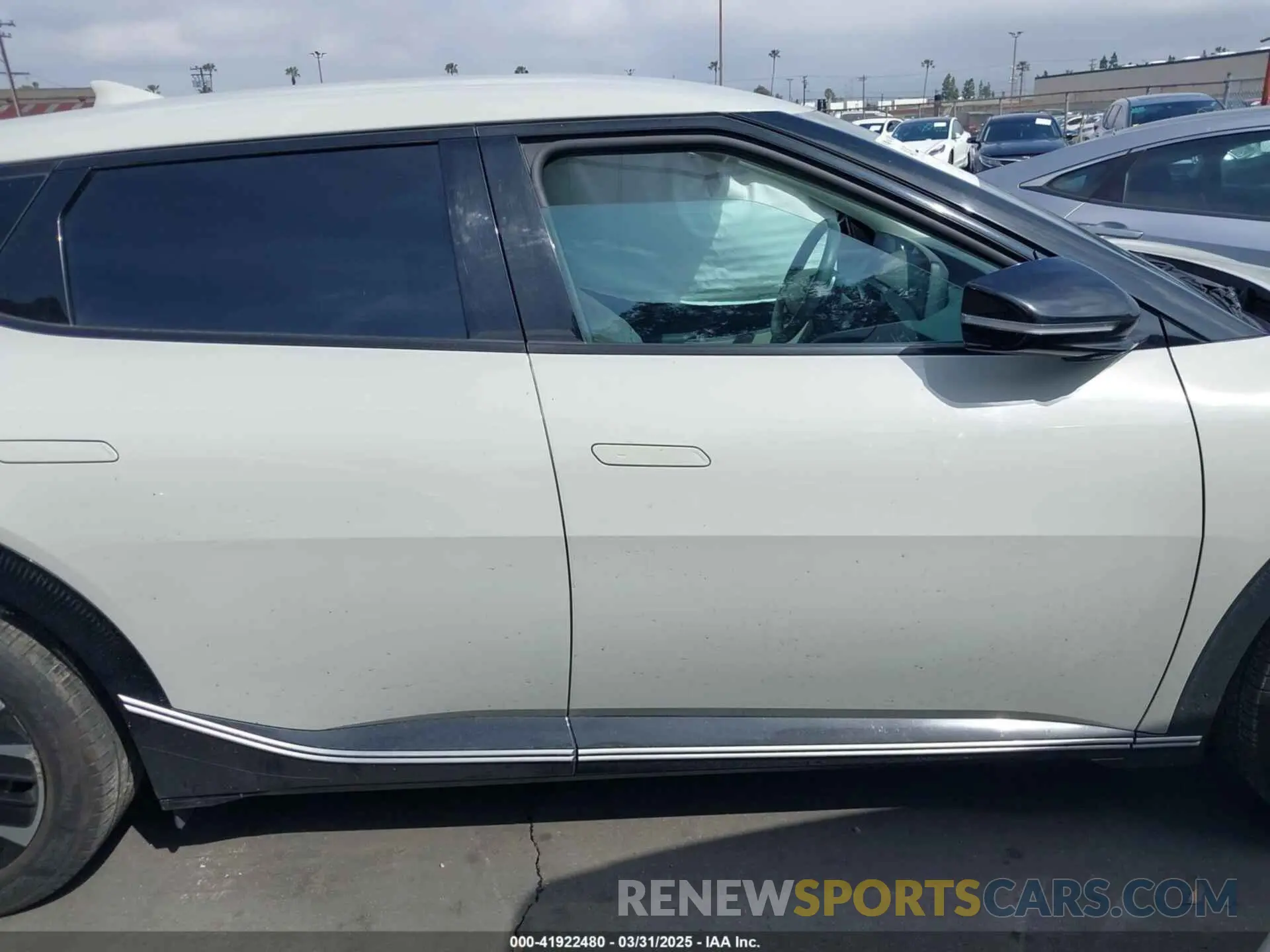 13 fotografías del automóvil dañado KNDC34LA8N5047206 KIA EV6 2022