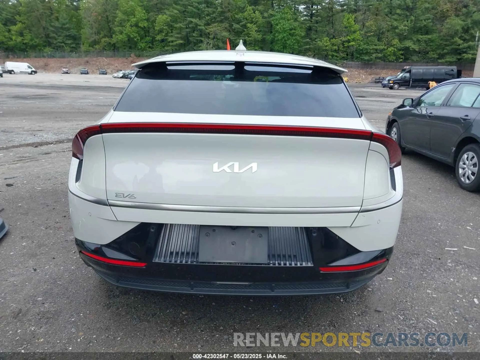 17 fotografías del automóvil dañado KNDC3DLC0N5043037 KIA EV6 2022