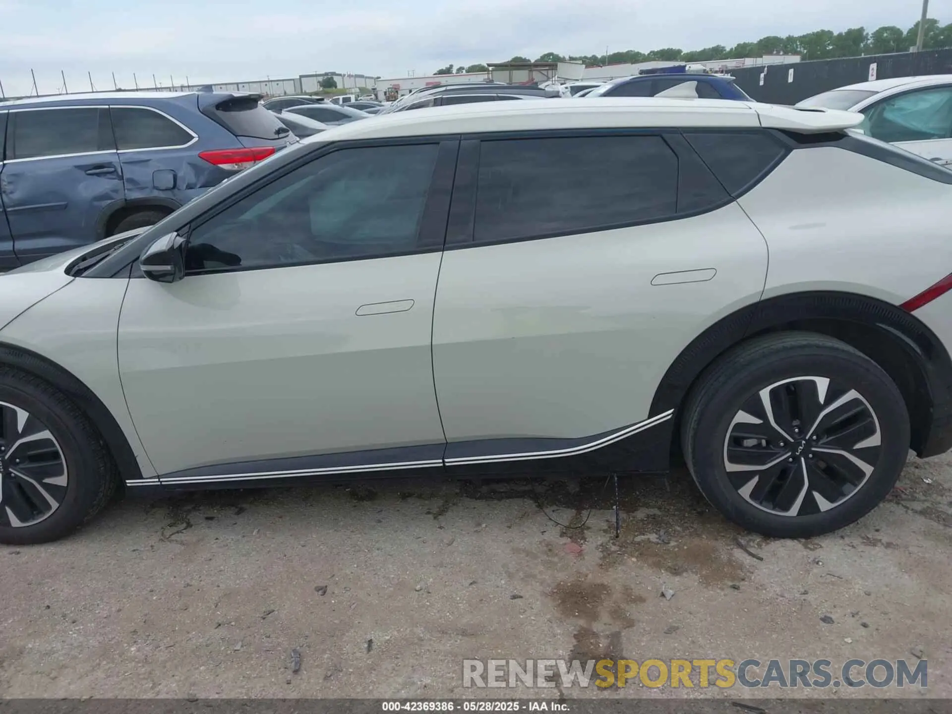 13 fotografías del automóvil dañado KNDC3DLC2N5043069 KIA EV6 2022