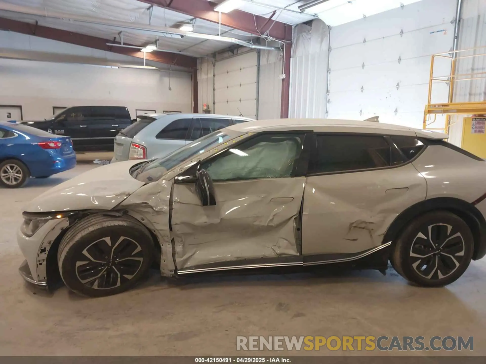 14 fotografías del automóvil dañado KNDC3DLC6N5084532 KIA EV6 2022