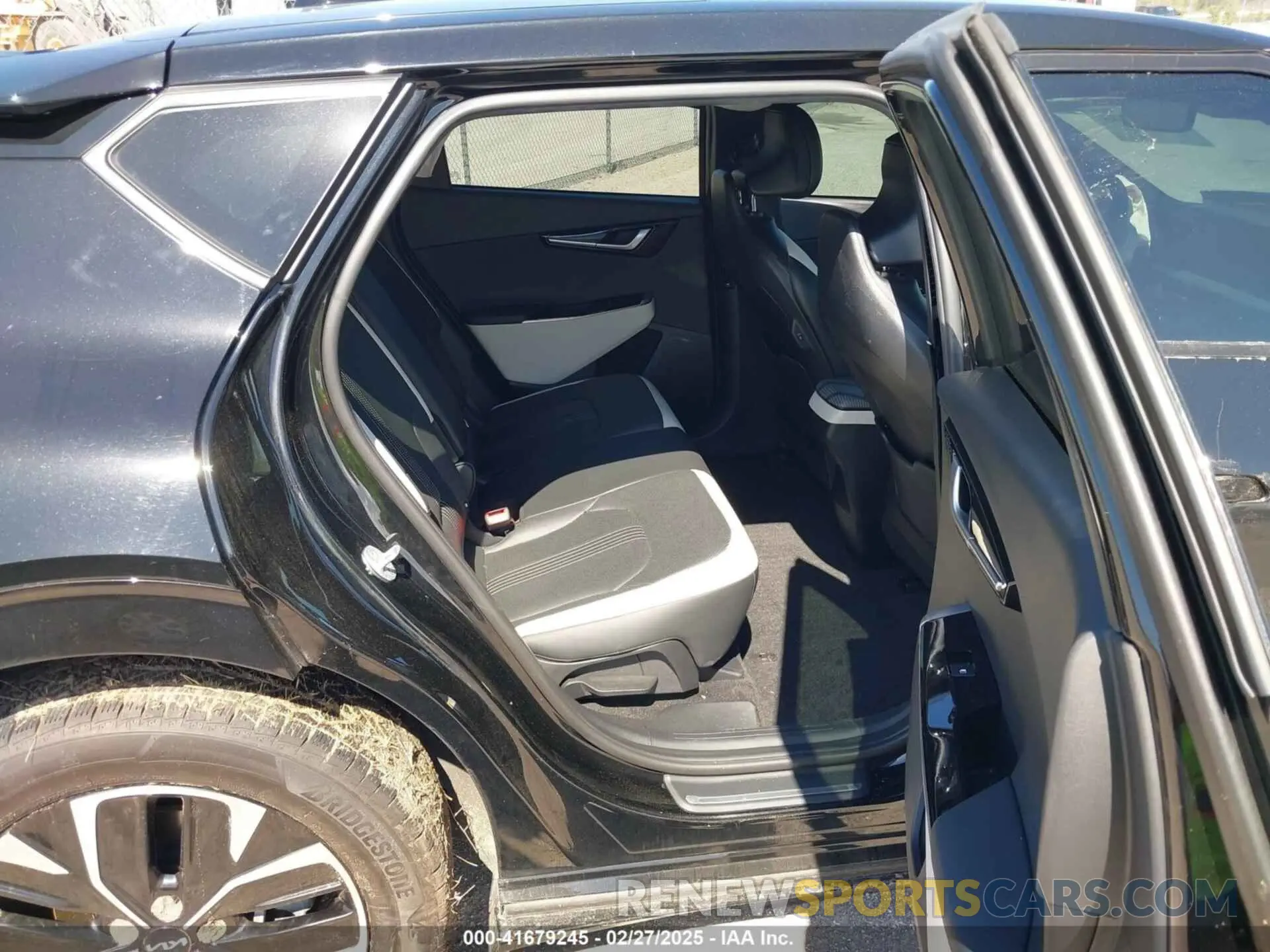 8 fotografías del automóvil dañado KNDC44LA7N5027008 KIA EV6 2022