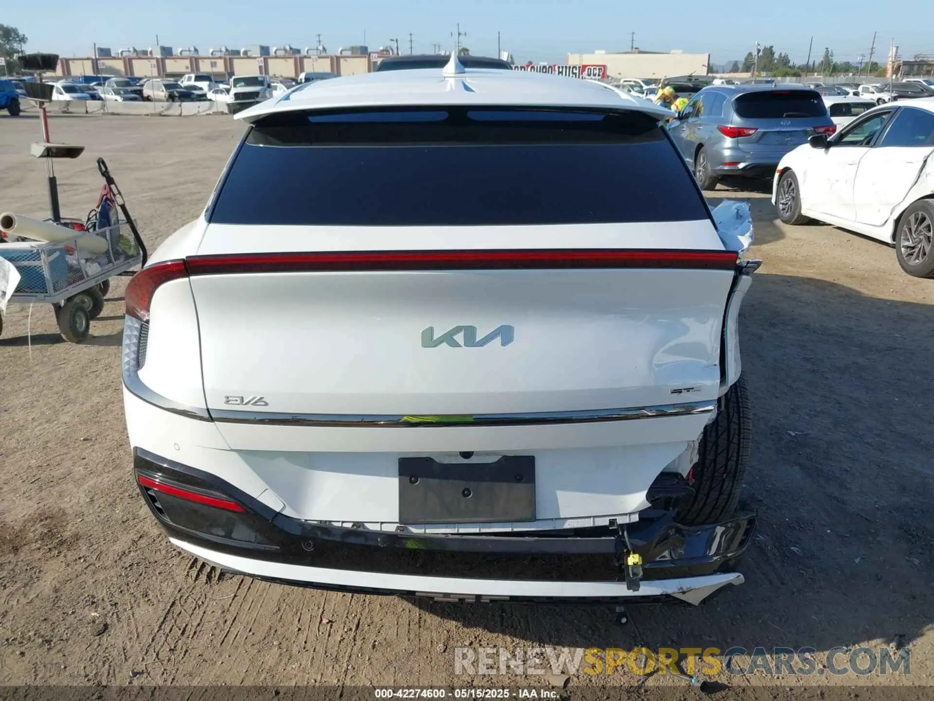 17 fotografías del automóvil dañado KNDC44LA9N5030847 KIA EV6 2022