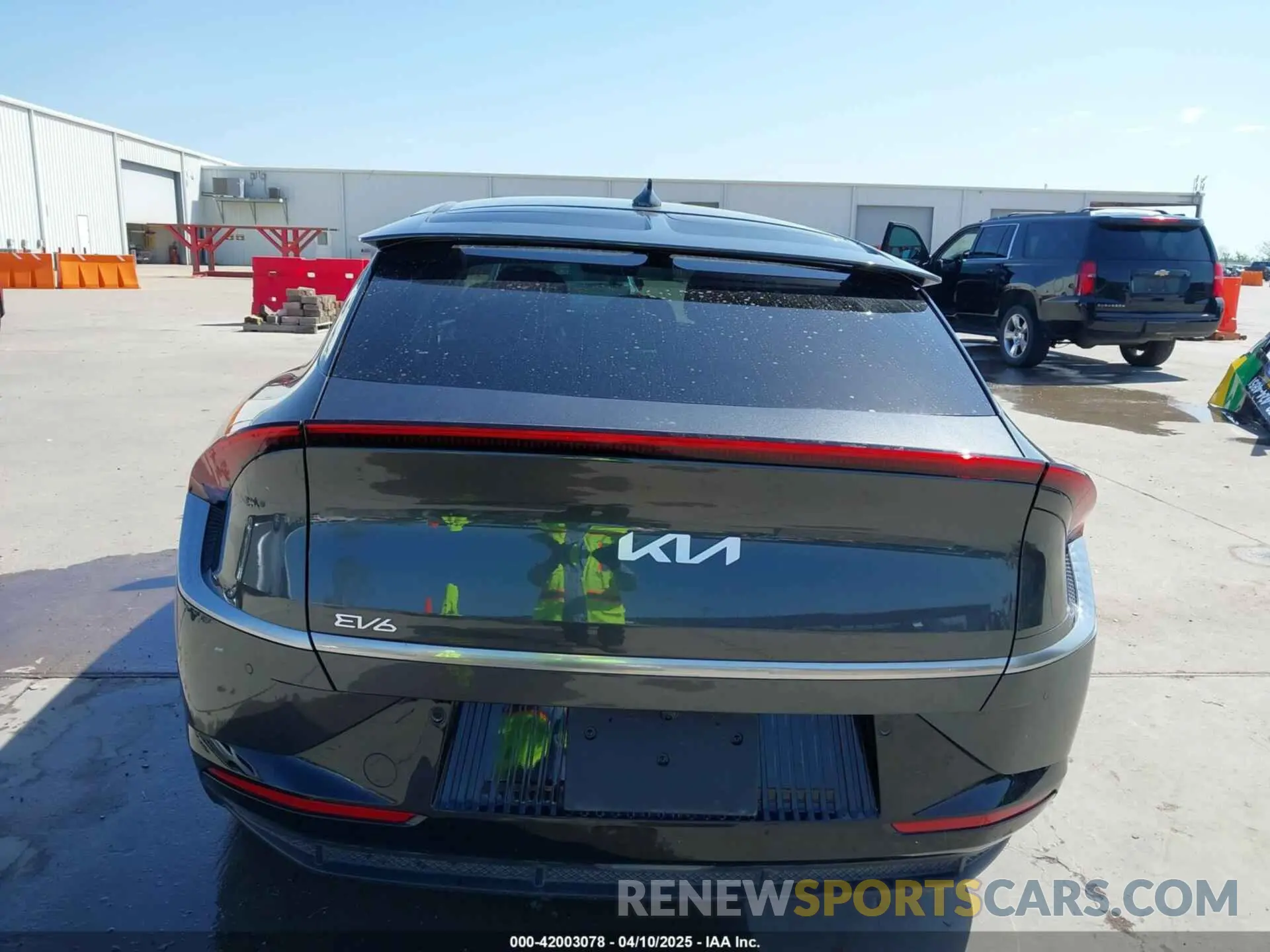17 fotografías del automóvil dañado KNDC34LAXP5097236 KIA EV6 2023