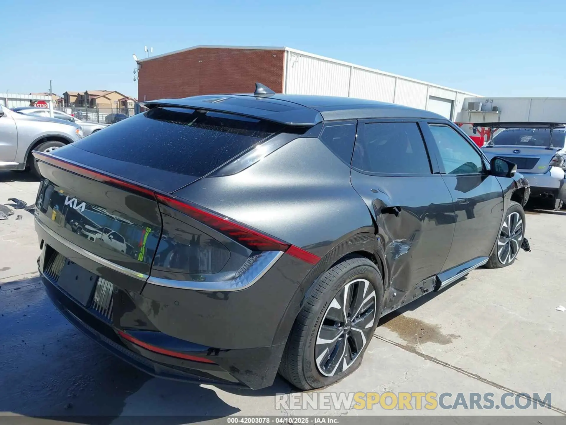 4 fotografías del automóvil dañado KNDC34LAXP5097236 KIA EV6 2023