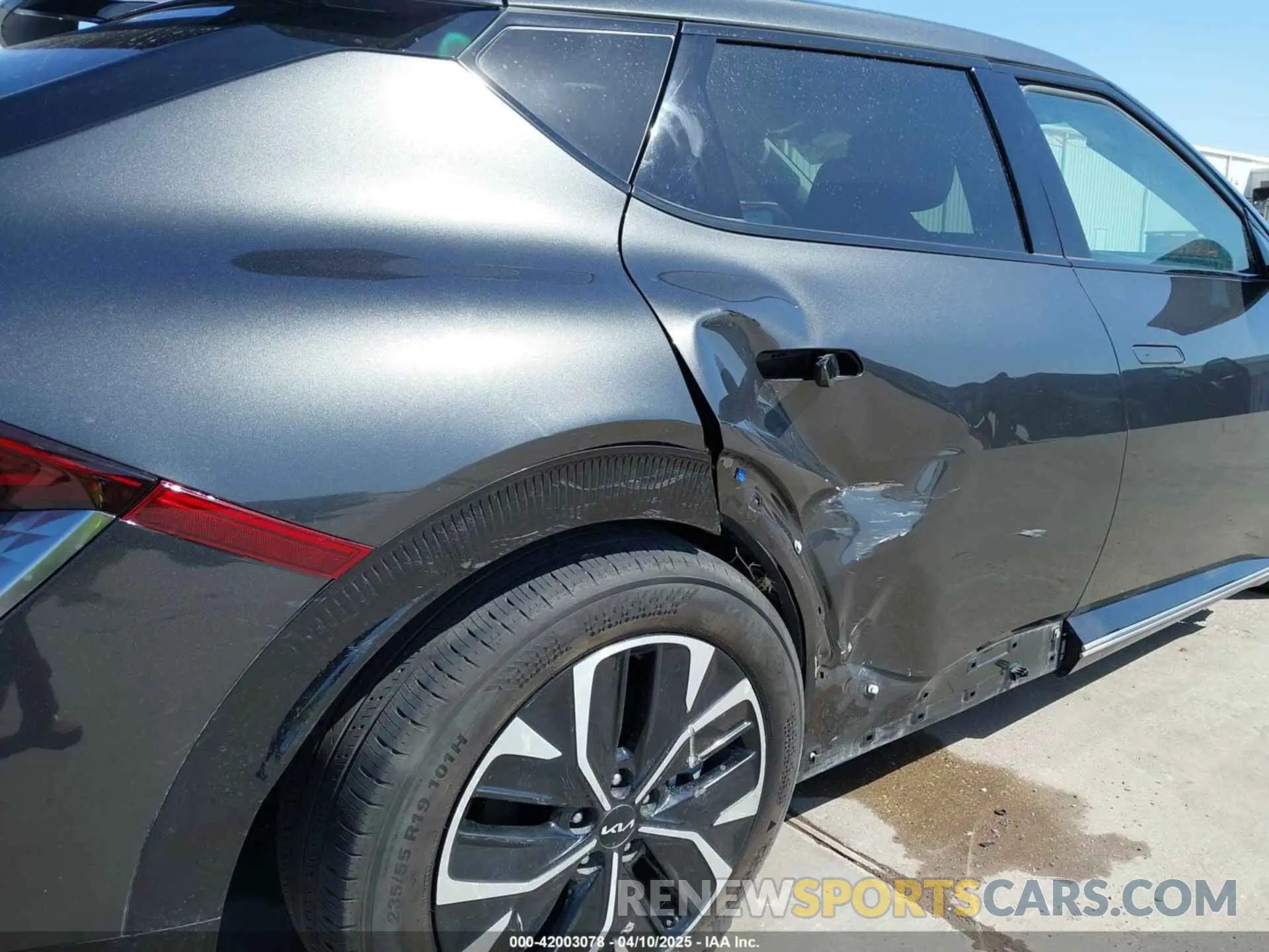 6 fotografías del automóvil dañado KNDC34LAXP5097236 KIA EV6 2023