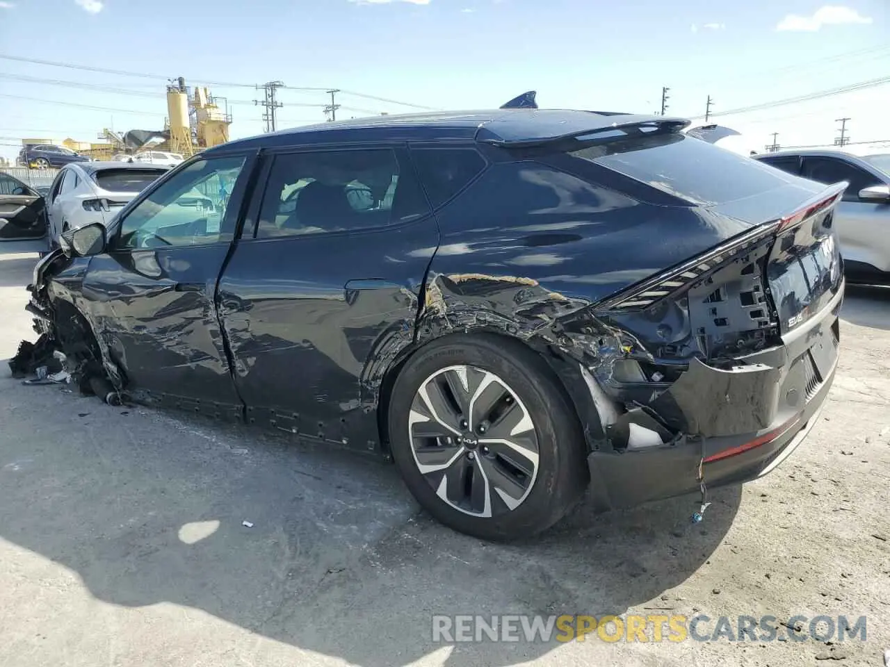 2 fotografías del automóvil dañado KNDC34LA1R5220408 KIA EV6 LIGHT 2024