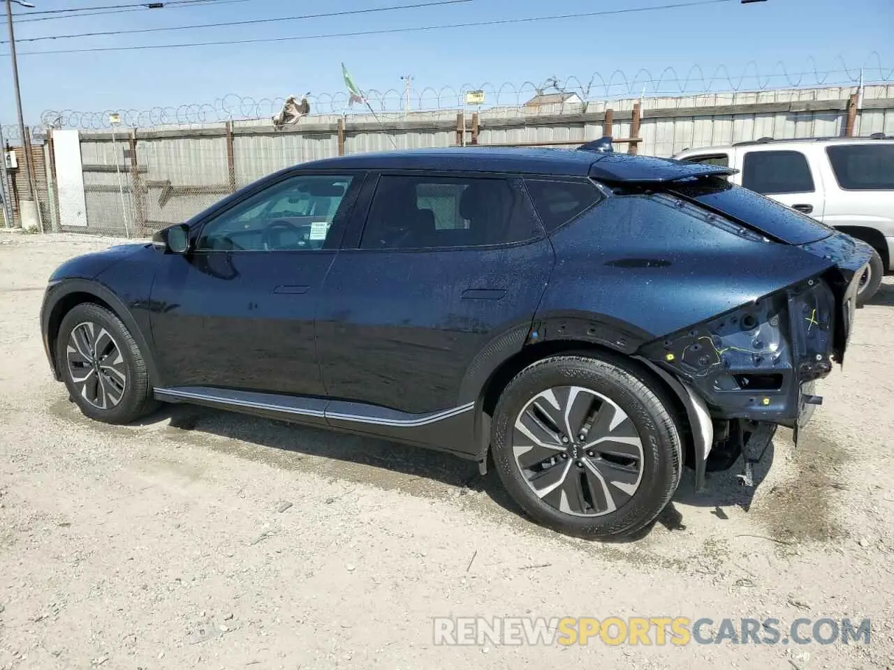 2 fotografías del automóvil dañado KNDC34LA4R5220371 KIA EV6 LIGHT 2024