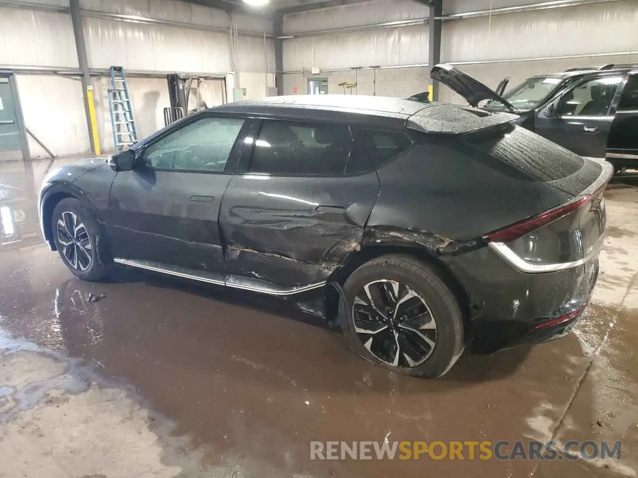 2 fotografías del automóvil dañado KNDC34LA7R5198754 KIA EV6 LIGHT 2024