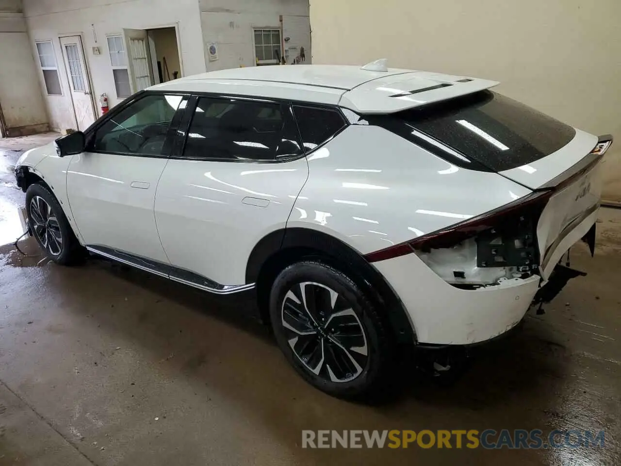 2 fotografías del automóvil dañado KNDC3DLC6R5619056 KIA EV6 LIGHT 2024