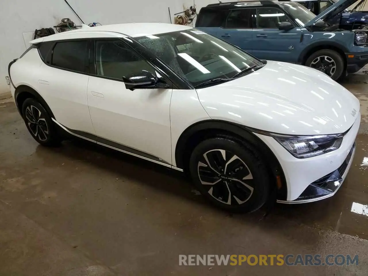 4 fotografías del automóvil dañado KNDC3DLC6R5619056 KIA EV6 LIGHT 2024