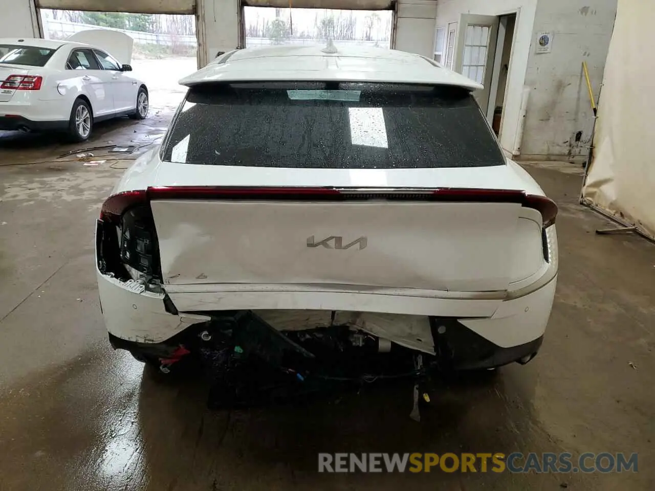 6 fotografías del automóvil dañado KNDC3DLC6R5619056 KIA EV6 LIGHT 2024