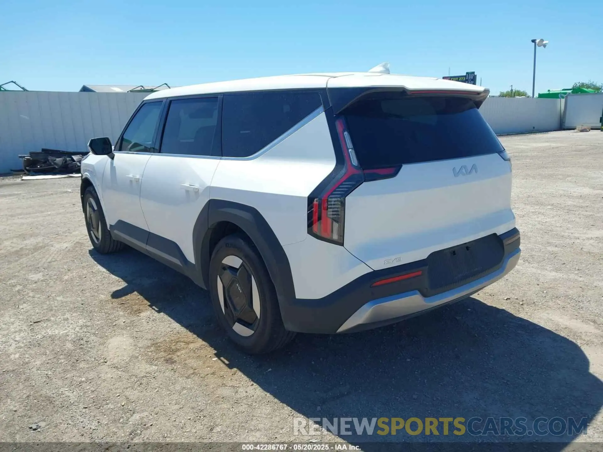 3 fotografías del automóvil dañado KNDAA5S29R6035952 KIA EV9 2024