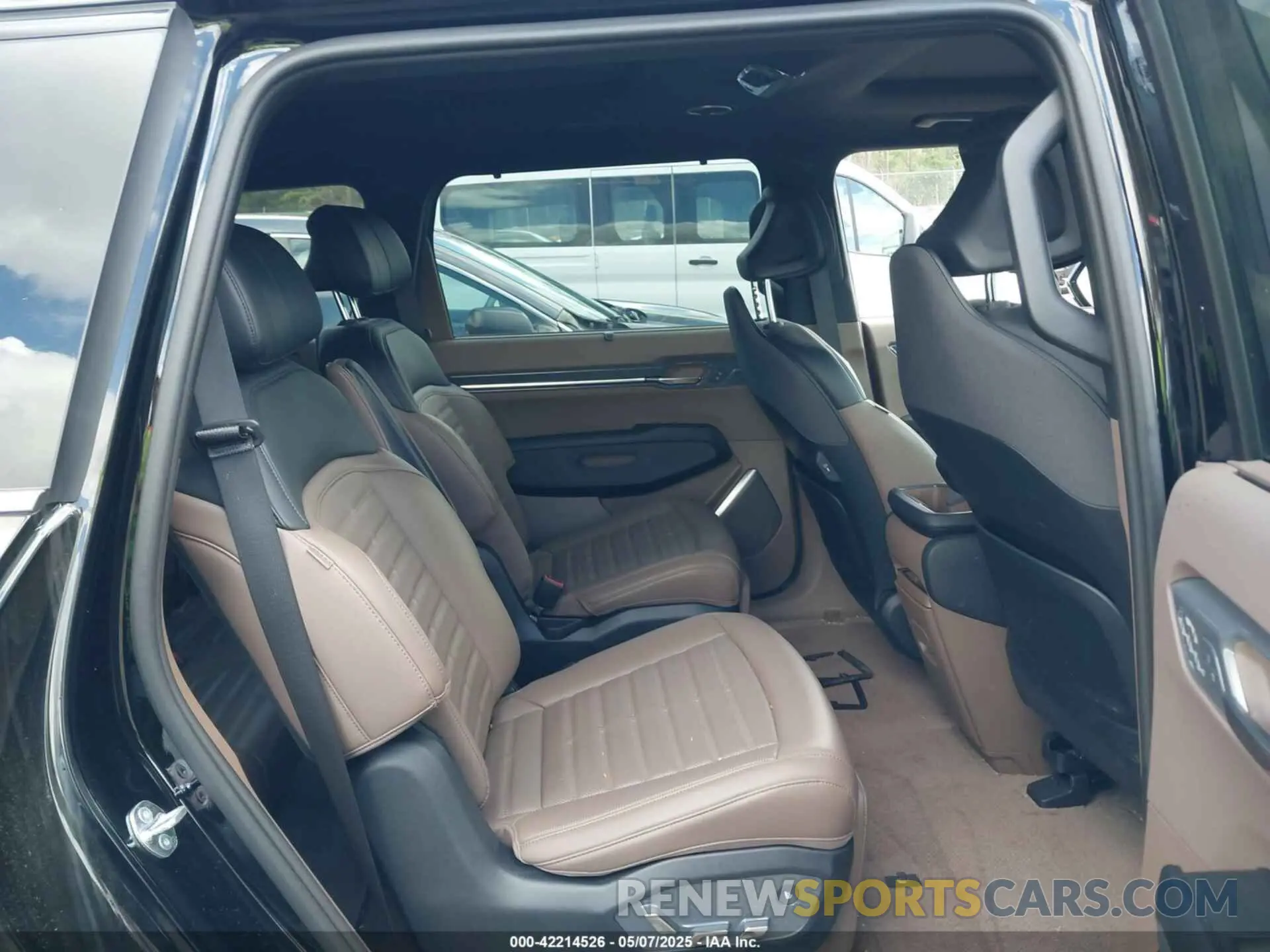 8 fotografías del automóvil dañado KNDADFS59R6044397 KIA EV9 2024