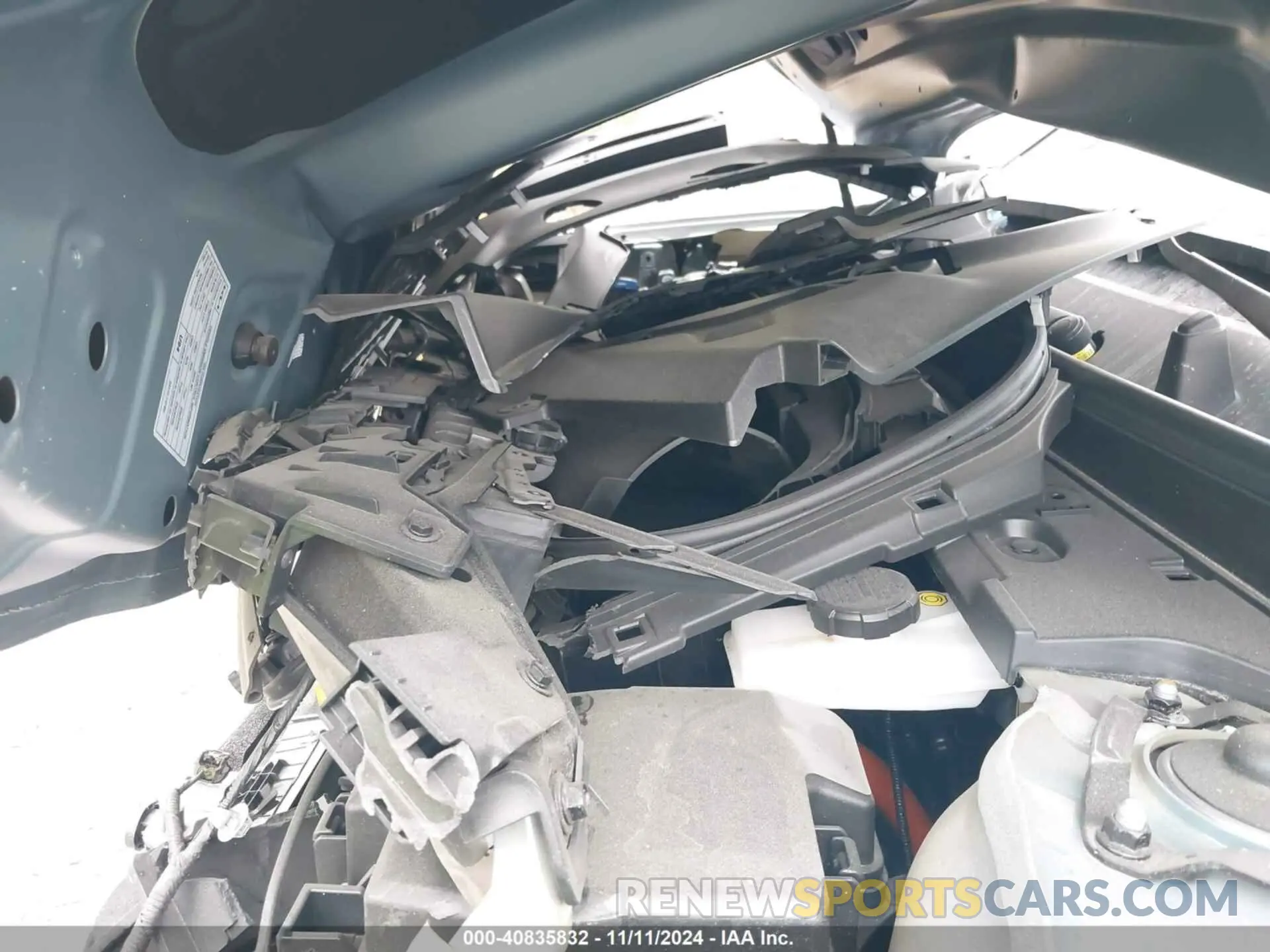 10 fotografías del automóvil dañado KNDAEFS54R6030209 KIA EV9 2024