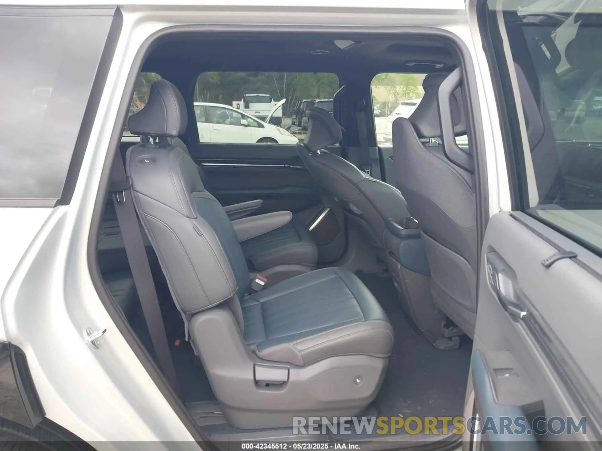 8 fotografías del automóvil dañado KNDAEFS59R6033333 KIA EV9 2024