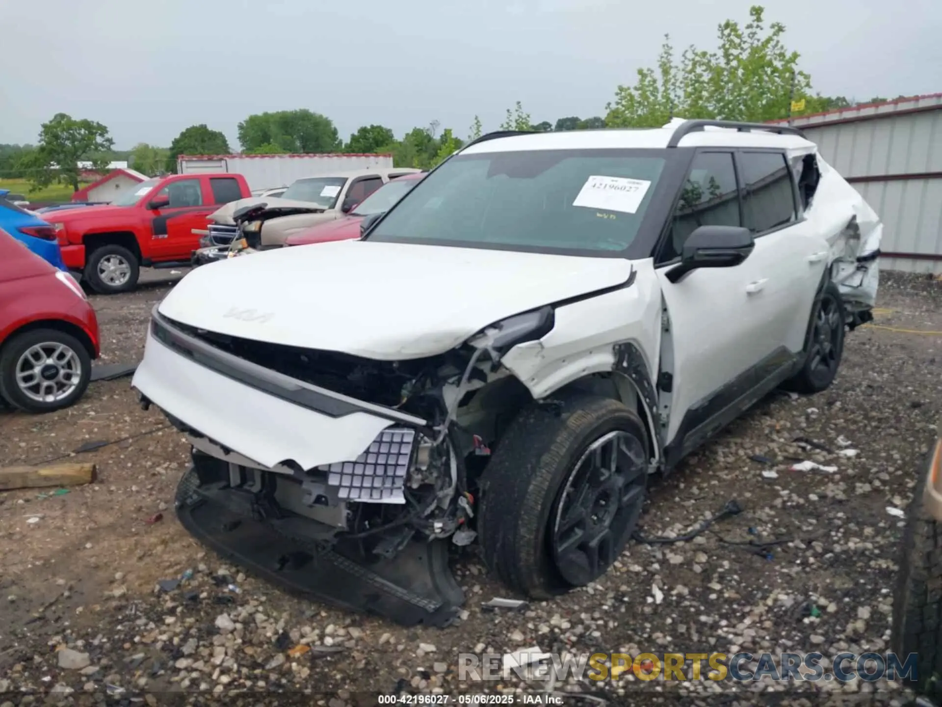2 fotografías del automóvil dañado KNDAEFS5XR6022129 KIA EV9 2024