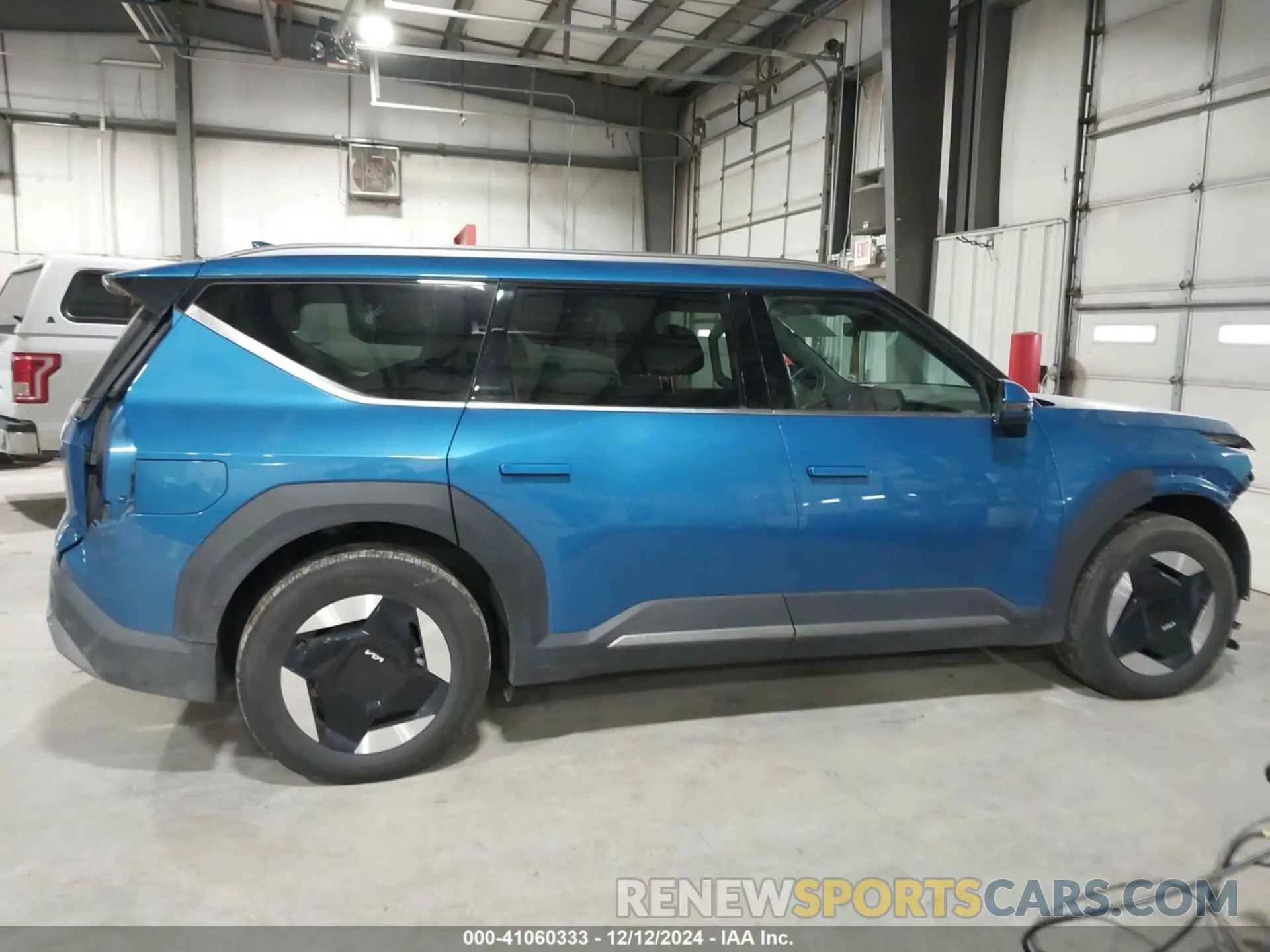 13 fotografías del automóvil dañado KNDAFFS54R6024469 KIA EV9 2024