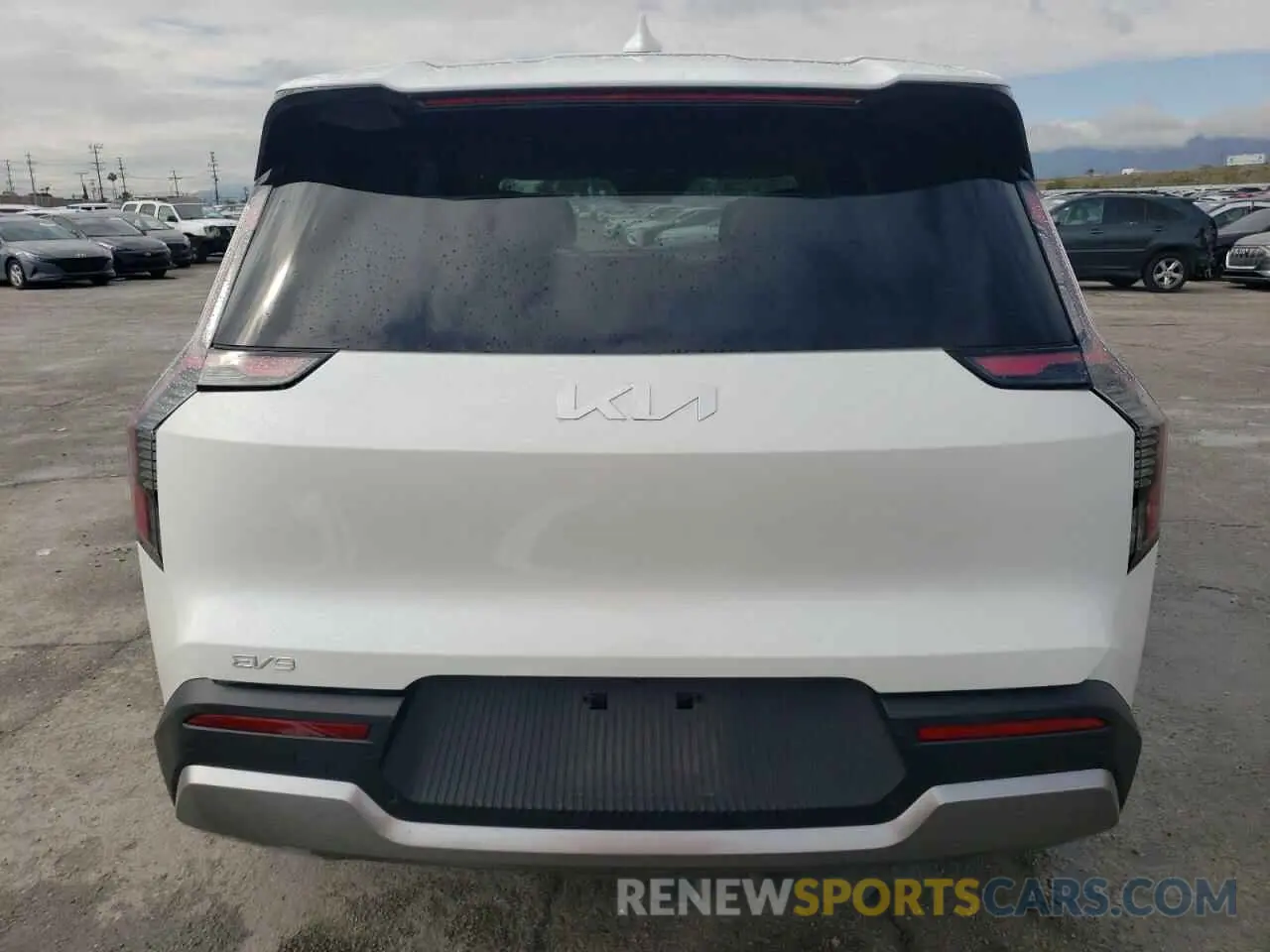 6 fotografías del automóvil dañado KNDAB5S10R6050747 KIA EV9 LIGHT 2024