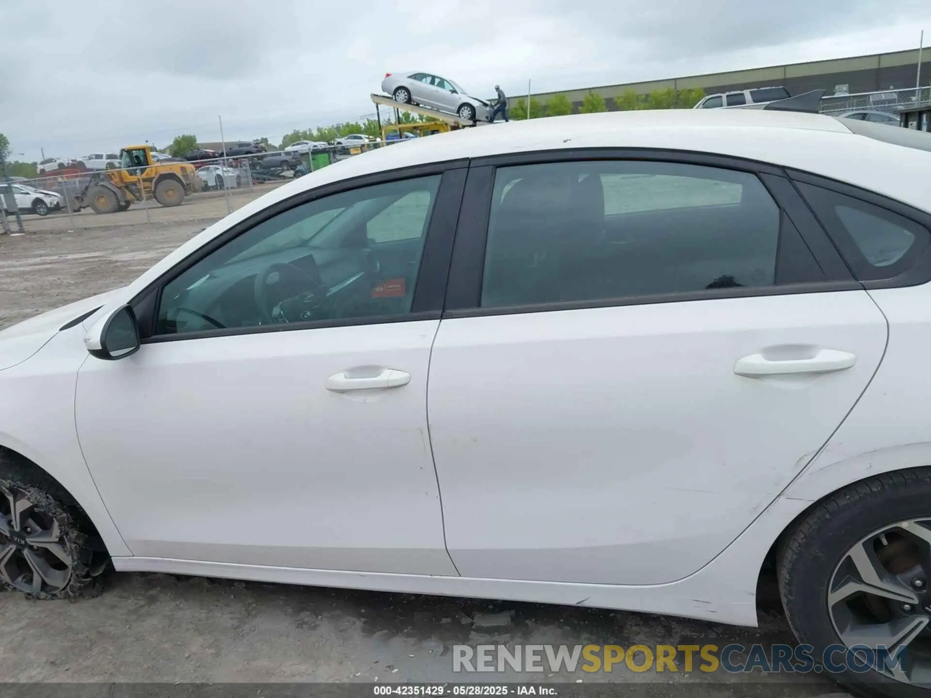 14 fotografías del automóvil dañado 3KPF24AD0KE008235 KIA FORTE 2019