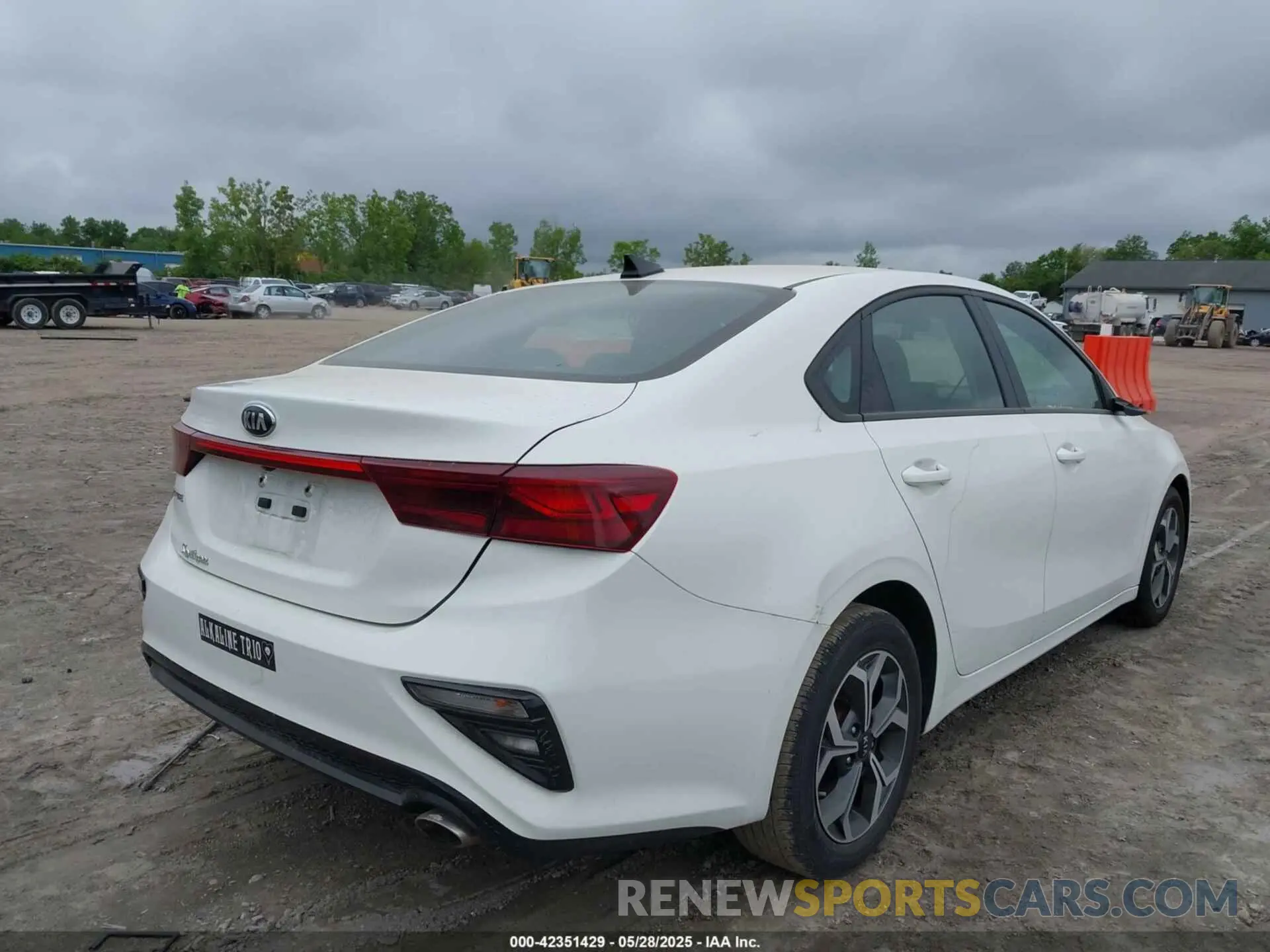 4 fotografías del automóvil dañado 3KPF24AD0KE008235 KIA FORTE 2019