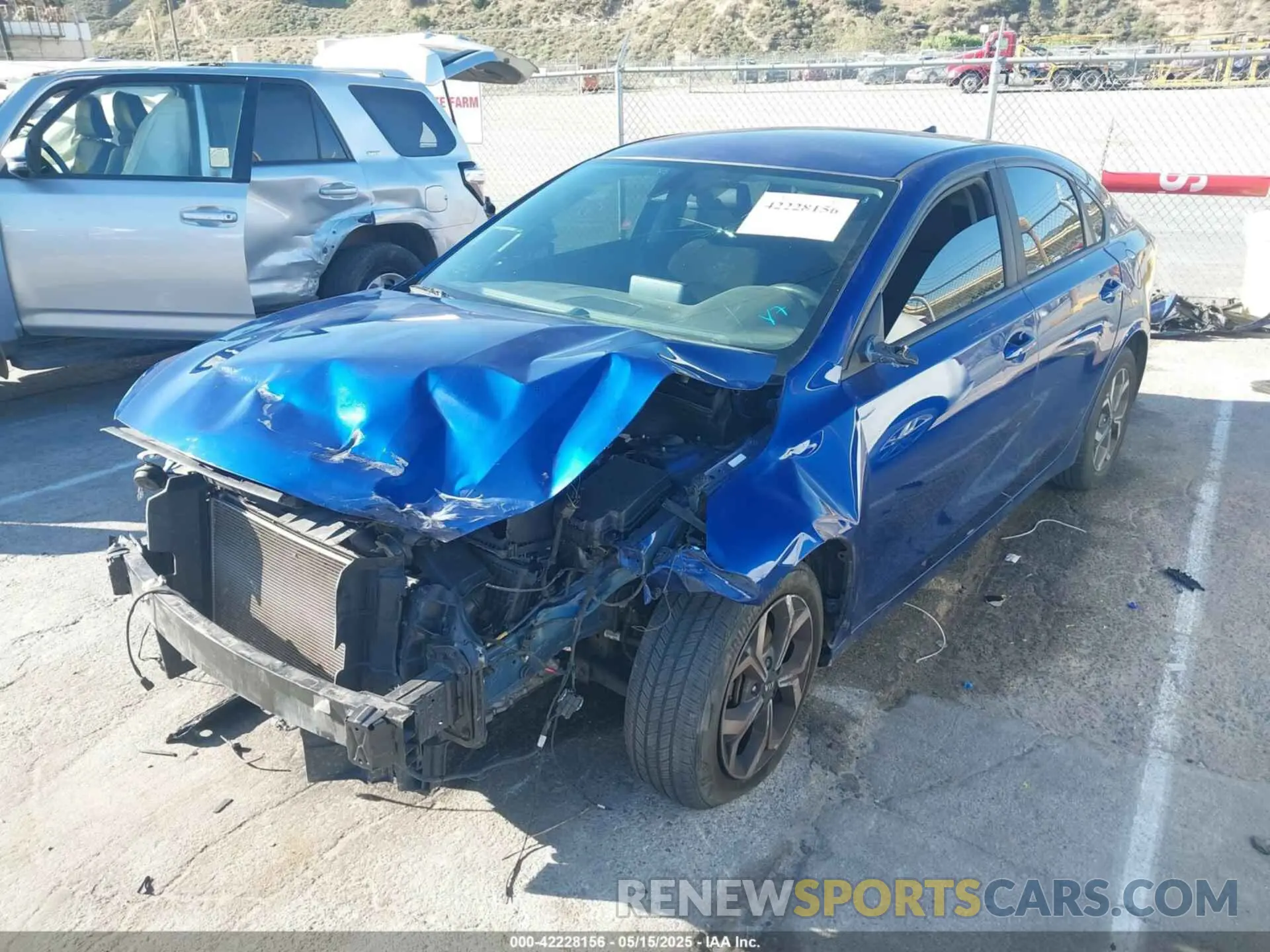 2 fotografías del automóvil dañado 3KPF24AD0KE028369 KIA FORTE 2019