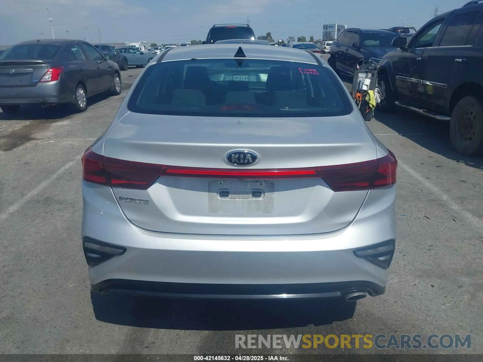 16 fotografías del automóvil dañado 3KPF24AD0KE066653 KIA FORTE 2019