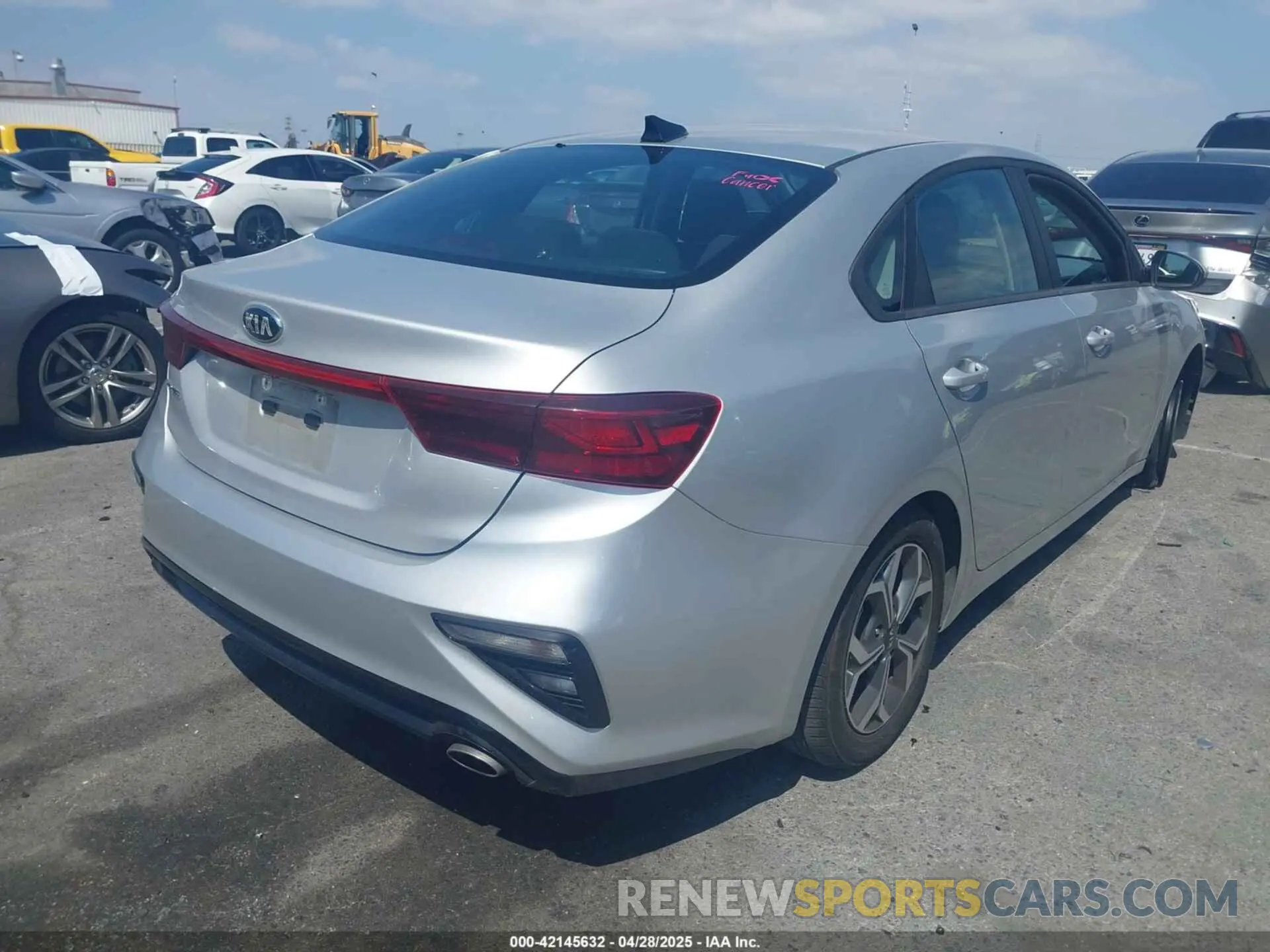 4 fotografías del automóvil dañado 3KPF24AD0KE066653 KIA FORTE 2019
