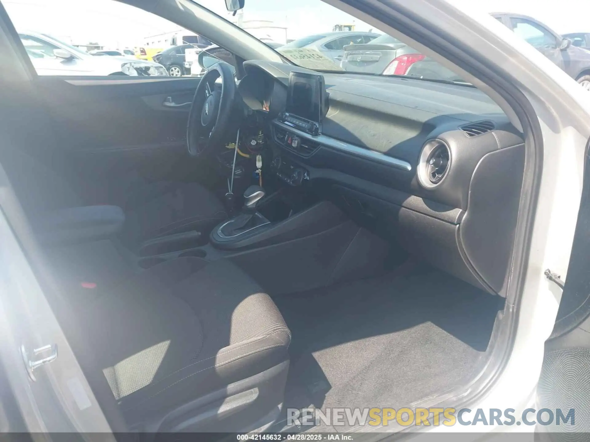 5 fotografías del automóvil dañado 3KPF24AD0KE066653 KIA FORTE 2019