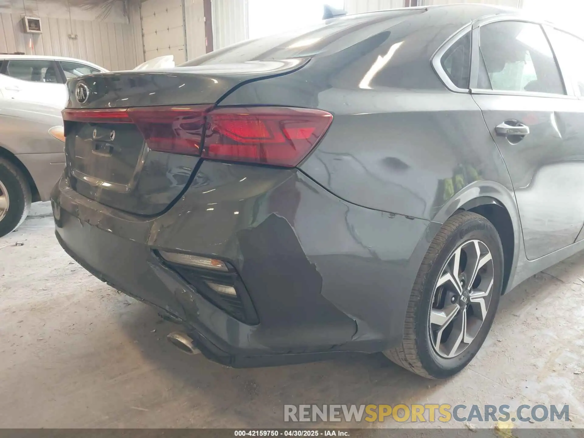 19 fotografías del automóvil dañado 3KPF24AD0KE069472 KIA FORTE 2019