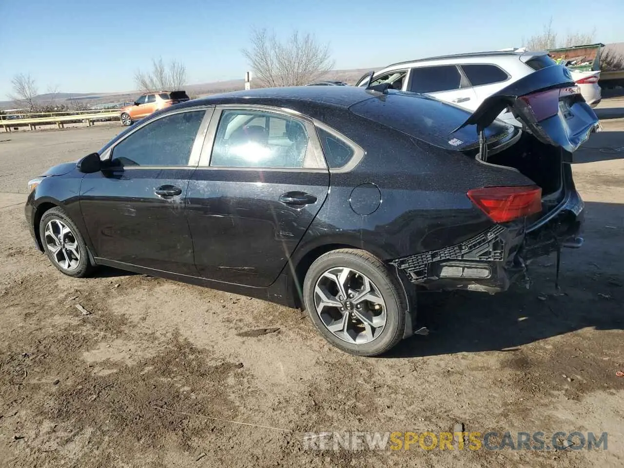 2 fotografías del automóvil dañado 3KPF24AD0KE073005 KIA FORTE 2019