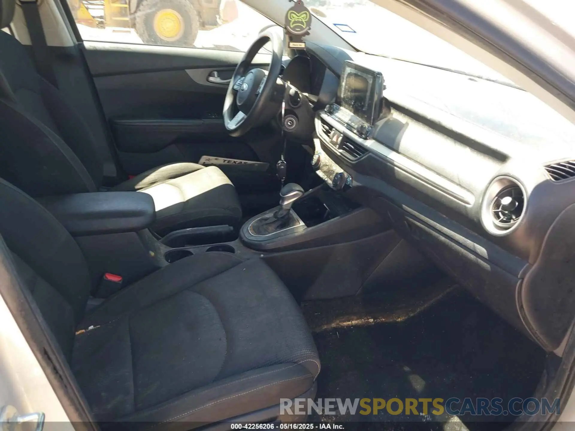 5 fotografías del automóvil dañado 3KPF24AD0KE091066 KIA FORTE 2019