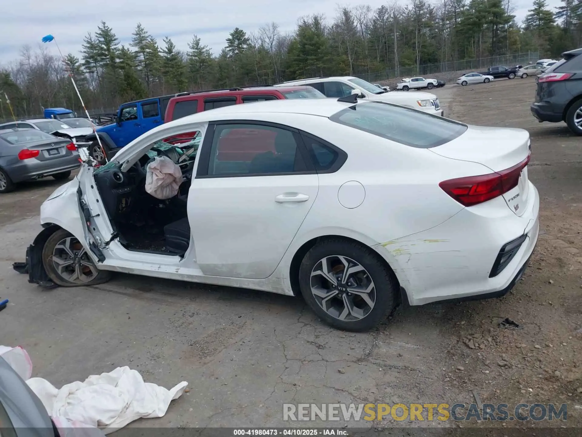15 fotografías del automóvil dañado 3KPF24AD0KE103717 KIA FORTE 2019