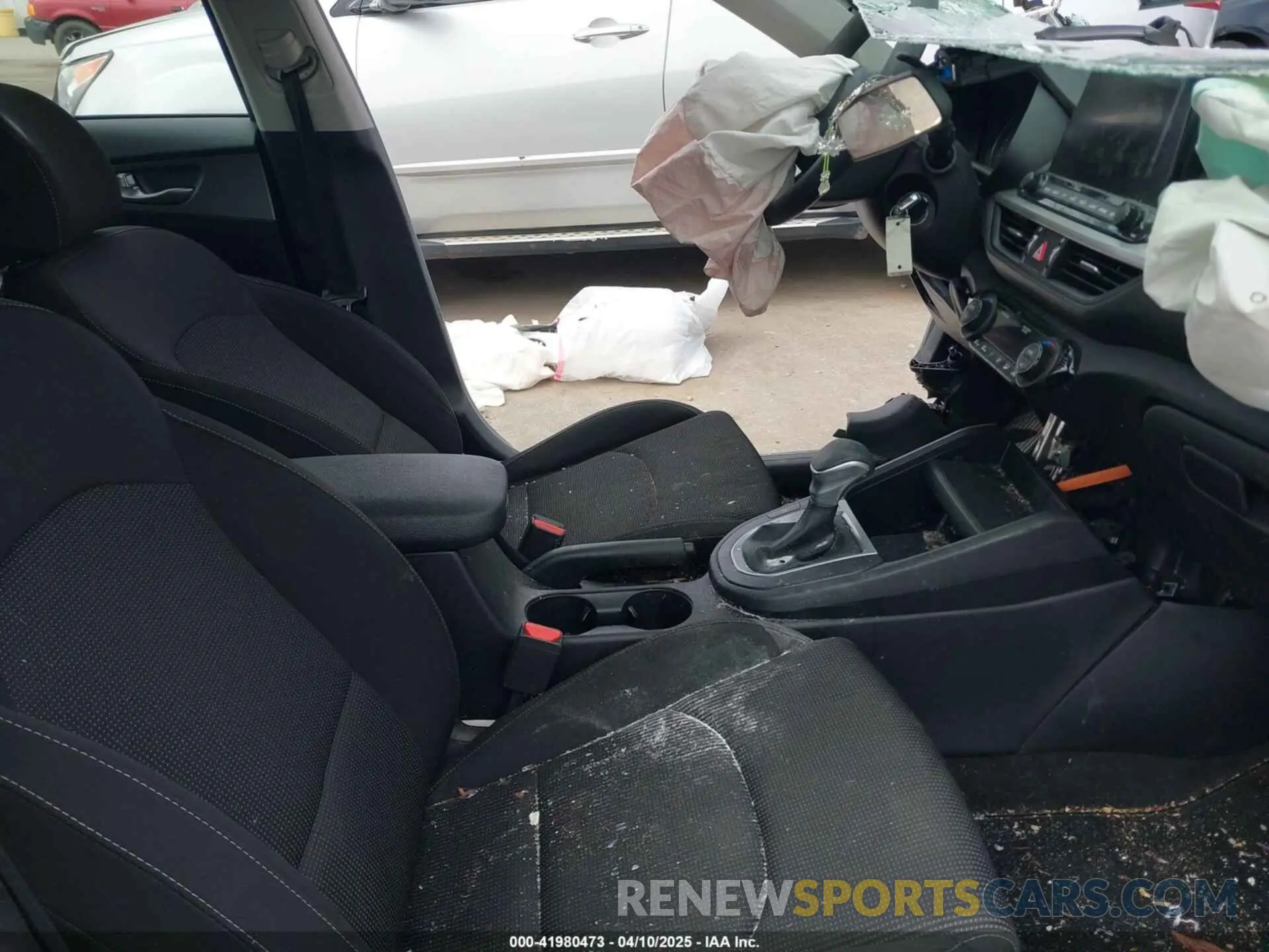 5 fotografías del automóvil dañado 3KPF24AD0KE103717 KIA FORTE 2019