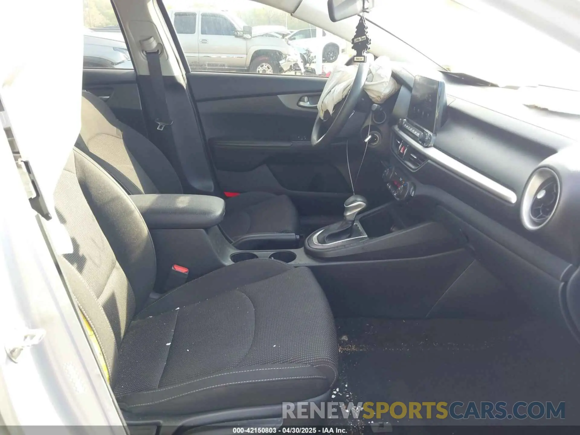5 fotografías del automóvil dañado 3KPF24AD0KE135728 KIA FORTE 2019